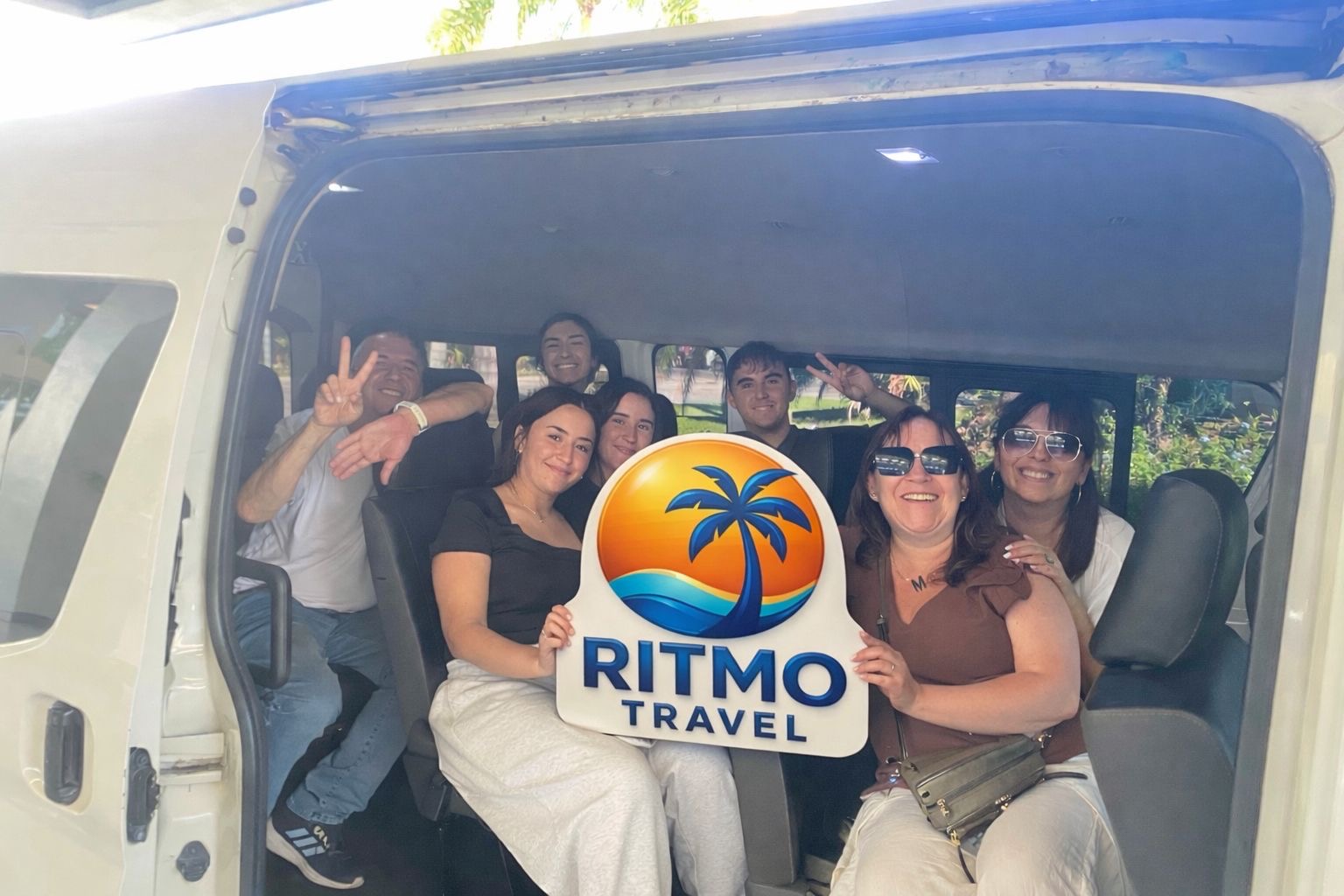 Ritmo Travel happy clients photo 2